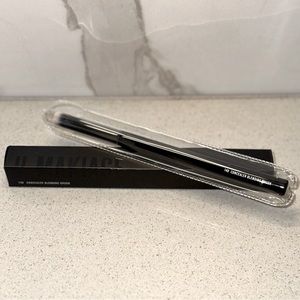 IL Makiage Concealer Blending Brush